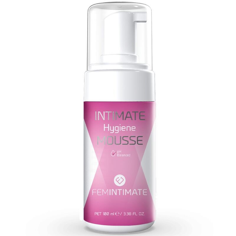 Femintimate Mousse Íntima 100 ml: Vista frontal do frasco com uma estética minimalista, clean e purificada em tons de branco e lilás, transmitindo um conceito de farmácia premium e confiança clínica.
