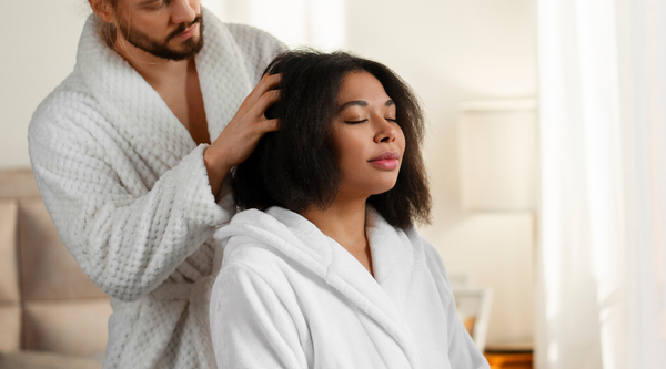 Massagem Tântrica para Casais: 5 Massagens Simples para Experimentar Juntos