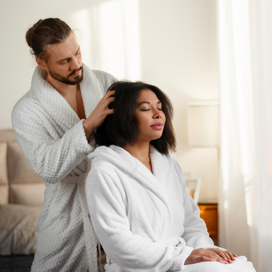 Massagem Tântrica para Casais: 5 Massagens Simples para Experimentar Juntos