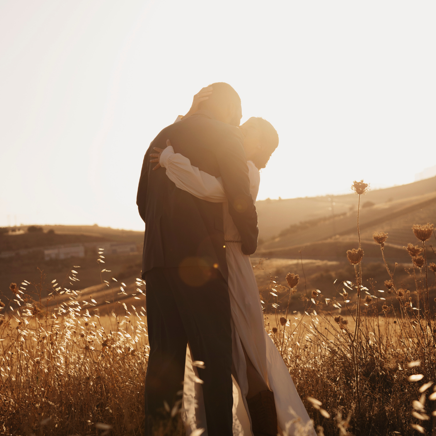 Estamos Casados há Muitos Anos e a Vida Sexual Arrefeceu. Como Posso Sugerir um Brinquedo Sem que Ele se Sinta Ameaçado?