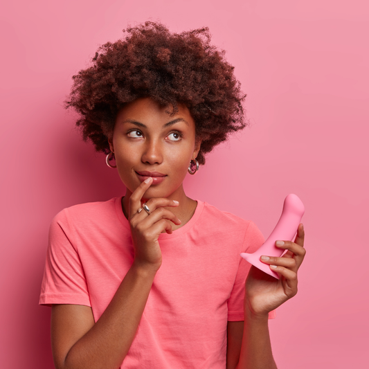 Dildo ou Vibrador: Qual a Diferença e Como Escolher?
