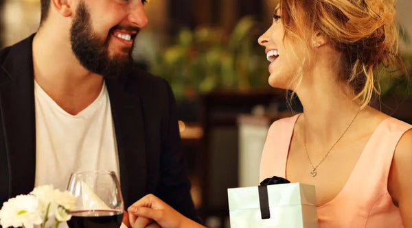 Presentes para Casais: Como Surpreender com Elegância e Discrição