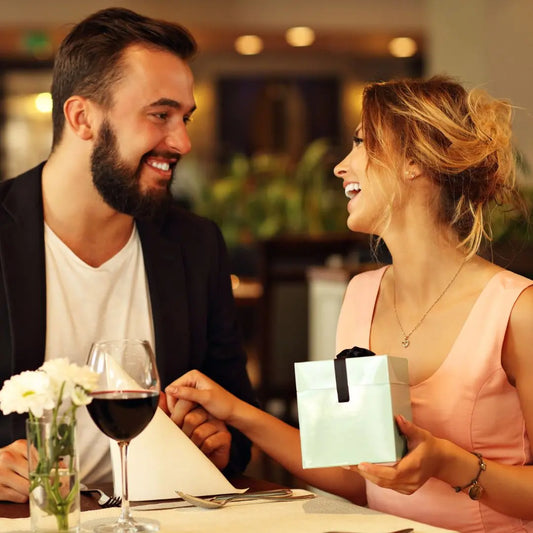Presentes para Casais: Como Surpreender com Elegância e Discrição