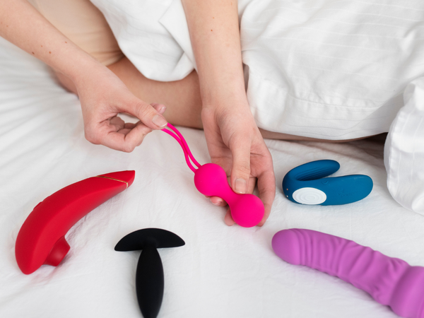 Qual a Diferença Entre um Vibrador Tradicional, um Rabbit e um Sugador?