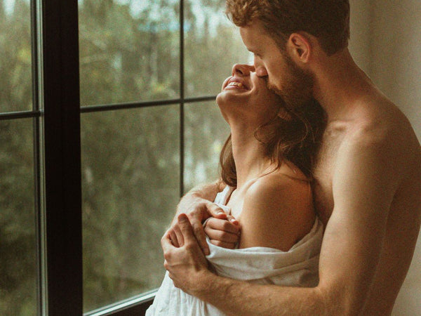 Brinquedos sexuais para usar a dois: quais os melhores para quebrar a rotina?