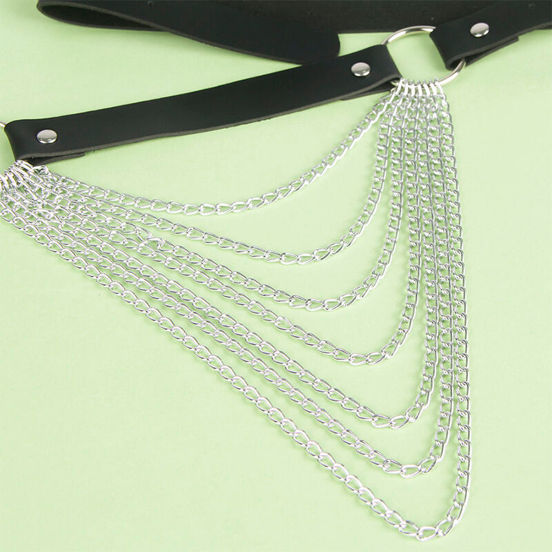 Acabamento Premium: Detalhes em pele preta e correntes de brilho metálico resistente. Diamora