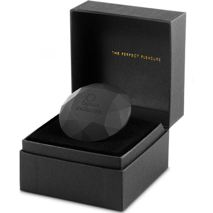 Acabamento Sofisticado: Design ergonómico em preto premium de edição limitada.