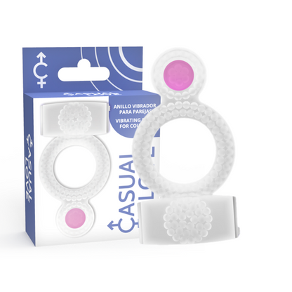 Anel Duplo Prazer Casual Love: Estimulador de casal em silicone elástico transparente com design peniano e escrotal integrado.