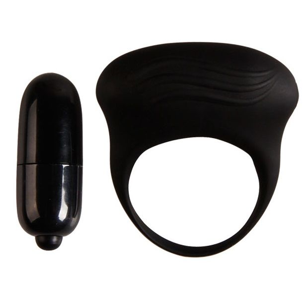Anel Vibratório Pretty Love Bertram: Vista detalhada do anel peniano duplo em silicone preto acetinado, exibindo o seu design em formato de "8" e o relevo do motor.