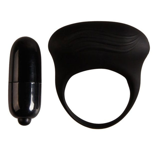 Anel Vibratório Pretty Love Bertram: Vista detalhada do anel peniano duplo em silicone preto acetinado, exibindo o seu design em formato de "8" e o relevo do motor.