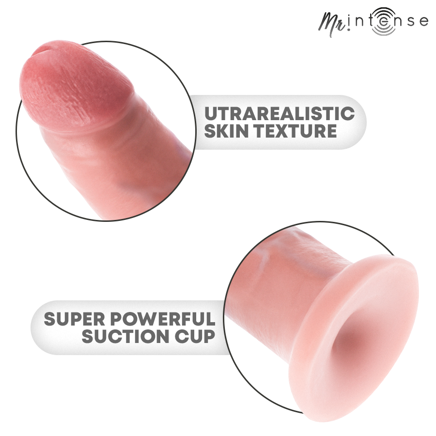 Base com Ventosa de Alta Sucção: Demonstração da base do dildo fixada firmemente numa superfície lisa vertical, ilustrando a estabilidade para uso mãos-livres e a compatibilidade com arneses. Diamora