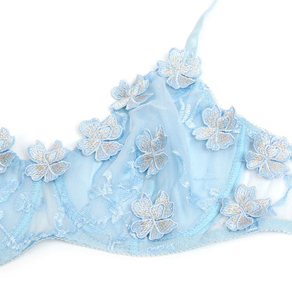 Conjunto Subblime Azul Celeste: A poesia dos bordados florais em relevo sobre tule transparente. Diamora 