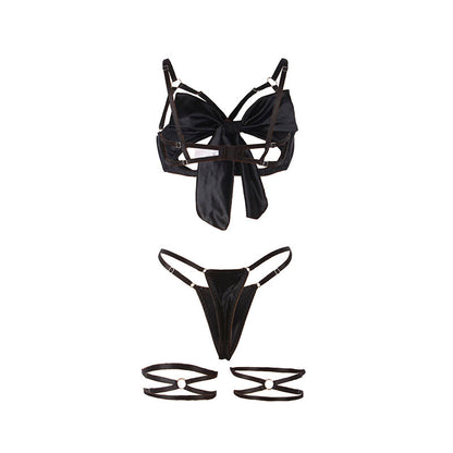 Conjunto Subblime Preto: A sofisticação da renda floral com o detalhe icónico do laço de cetim.