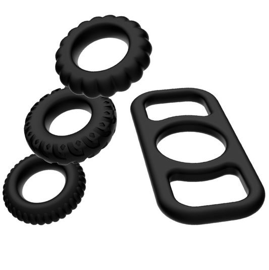 Conjunto de Anéis Addicted Toys: Quatro anéis penianos e escrotais de silicone premium preto dispostos em linha.
