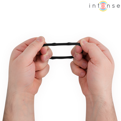 Conjunto de Anéis Intense Peter: Três anéis penianos de silicone premium preto dispostos simetricamente por ordem de tamanho.