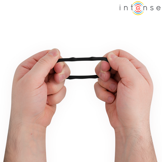 Conjunto de Anéis Intense Peter: Três anéis penianos de silicone premium preto dispostos simetricamente por ordem de tamanho.