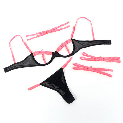 Detalhe Strappy: Tiras elásticas que desenham e valorizam a silhueta com modernidade e cor. Diamora