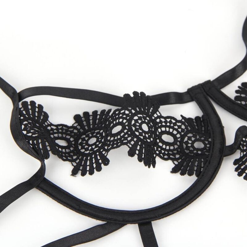 Efeito Strappy: Tiras elásticas que desenham e moldam a cintura com precisão geométrica. Diamora