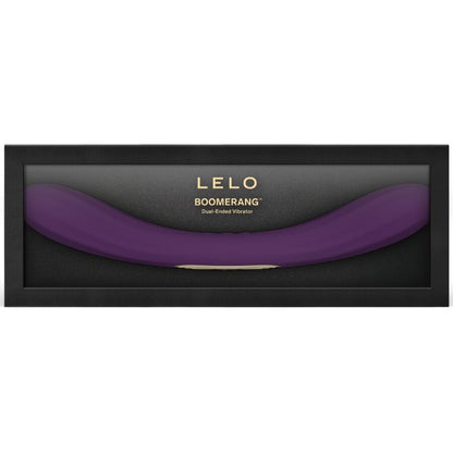 Engenharia de Luxo, Estética Minimalista e Autocuidado Consciente: Composição artística limpa apresentando o Boomerang como a peça de design ideal da coleção da Diamora para quem procura explorar novas sensações com total discrição.