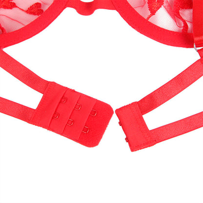 Estampa Romântica: Detalhes minuciosos que adicionam doçura e sensualidade ao conjunto. Diamora