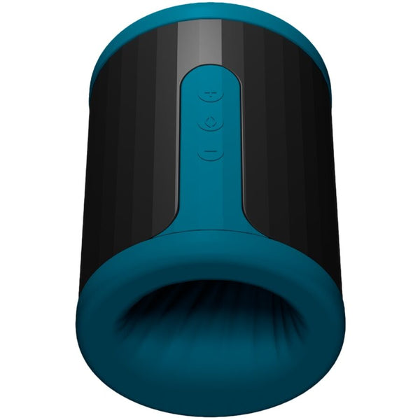 LELO F2s Masturbador de Luxo: Fotografia editorial focando nas curvas elegantes e no design premium do dispositivo.