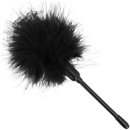 O Arrepio Perfeito: Desperte a pele com a delicadeza da pena de cócegas incluída no kit.