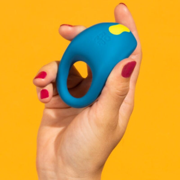 Romp Juke Anel Vibratório: Fotografia editorial premium focando no design ergonómico e na textura suave do silicone médico.