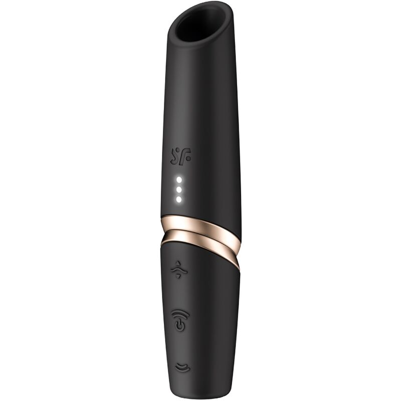 Satisfyer Perfect Kiss Wave Estimulador de Clitóris: Fotografia editorial de alto luxo com iluminação quente, focando no contraste entre o corpo preto mate e os detalhes dourados, destacando a elegância do design.