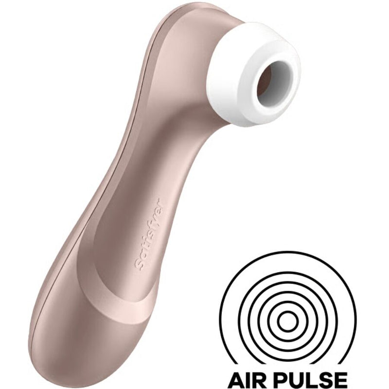 Satisfyer Pro 2 Nova Geração Estimulador de Clitóris: Fotografia comercial de luxo com iluminação premium, focando no estimulador por ondas de pressão na cor rosa dourado mate, exibindo o bocal de silicone ergonómico.