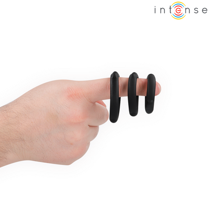 Silicone de Alta Resiliência: Detalhe que demonstra a flexibilidade avançada e o acabamento liso e aveludado dos anéis.