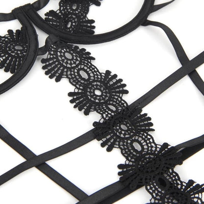 Teddy Strappy Subblime: O equilíbrio perfeito entre a renda floral e o design de tiras moderno. Diamora