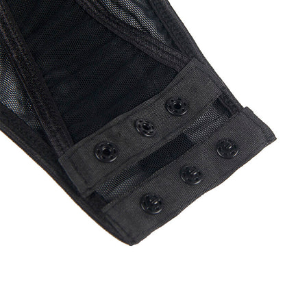 Teddy Subblime Preto: Elegância em renda com cinta-ligas integrada e design strappy. Diamora