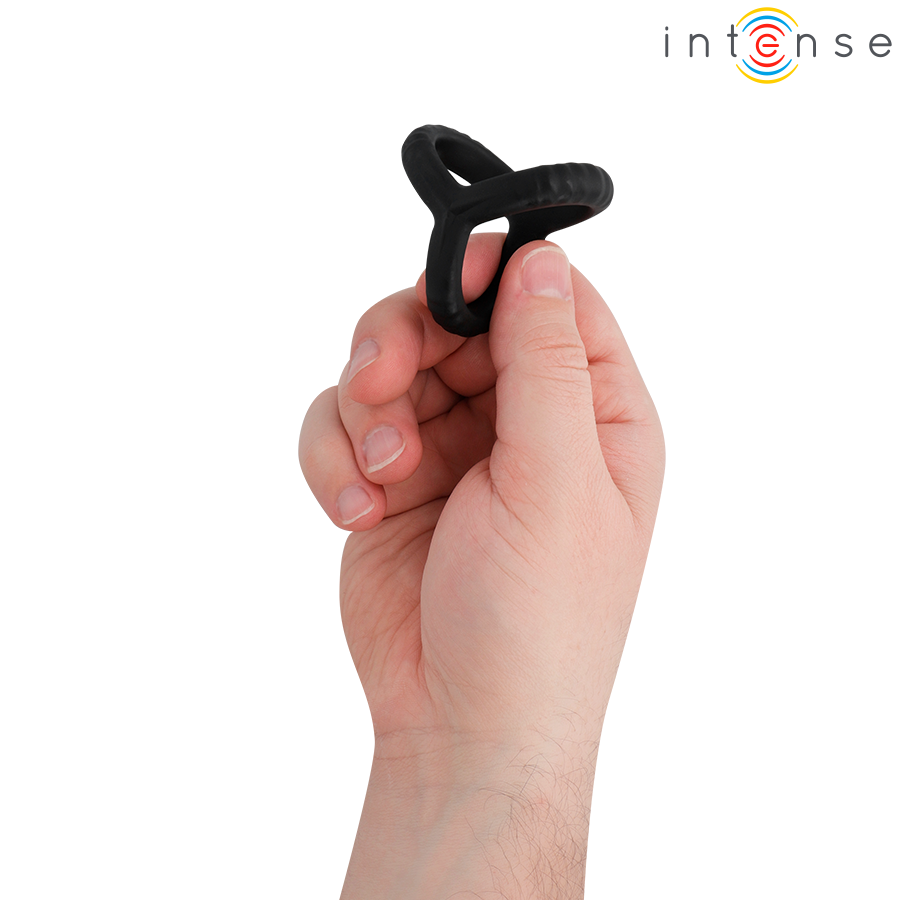 Tripla Retenção: Foco nos três anéis interligados desenhados para esculpir e maximizar o fluxo sanguíneo na base masculina.