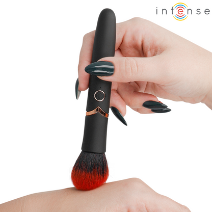 Vibrador Pincel Intense Emilia: Estimulador clitoridiano de 16 cm em silicone premium bordô exibido em ângulo elegante.