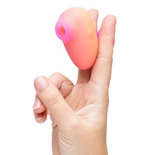 Vibrador de Dedo ROMP Kiss: Estimulador clitoridiano por pulsação de ar na cor roxa, demonstrando o encaixe anatómico de dedo.